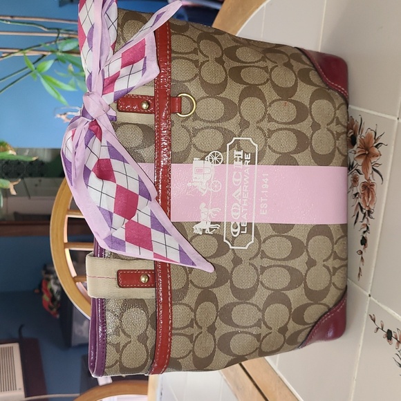 COACH Tote-Pre-loved. - Picture 13 of 16